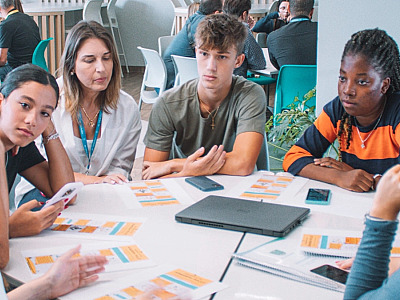 Educação bilíngue ganha força e amplia busca por formação global