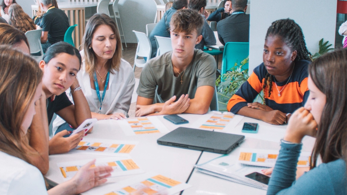 Educação bilíngue ganha força e amplia busca por formação global