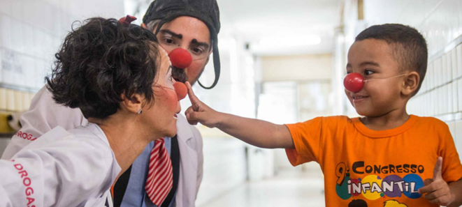 Doutores da Alegria lança campanha para garantir continuidade das ações em hospitais e projetos