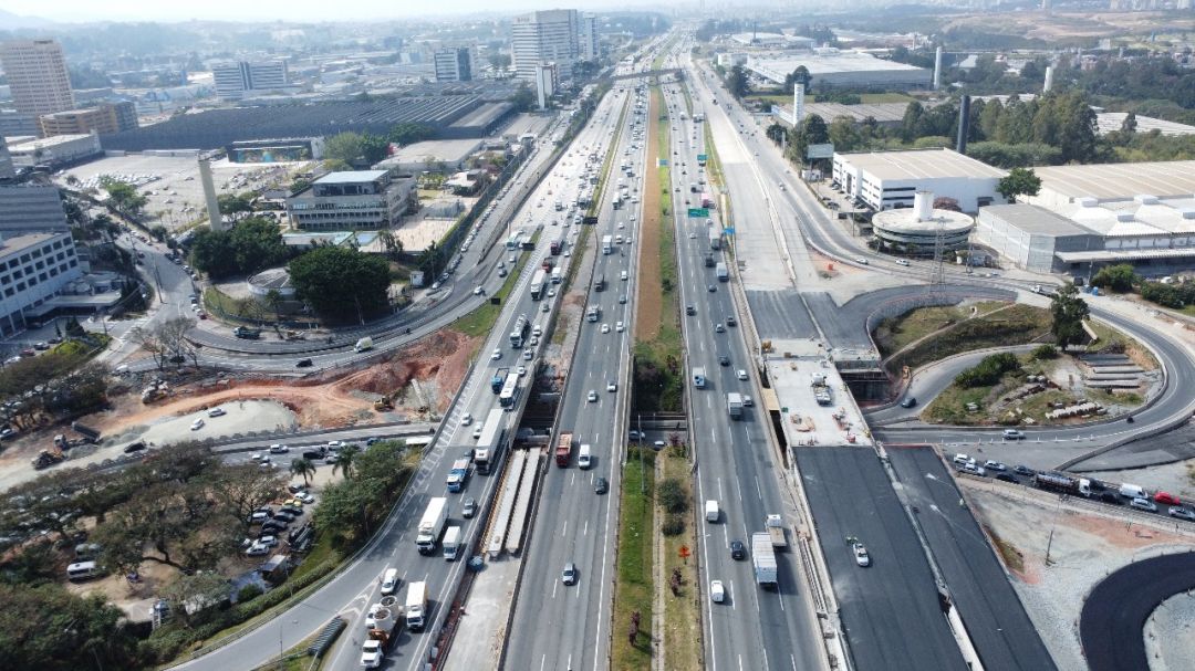 Lançamento de viga altera tráfego da Castello em Barueri no fim de semana