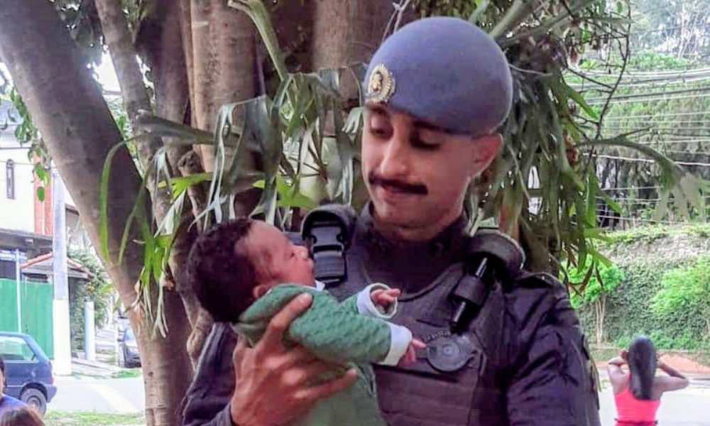 Policiais do 5º BAEP salvam recém-nascido engasgado em Barueri