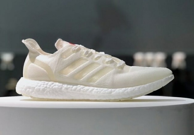 Adidas desenvolve seu primeiro par de tênis feito 100% com material reciclado