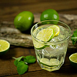 A verdadeira origem da caipirinha: Piracicaba, Paraty ou um remédio que virou símbolo do Brasil?