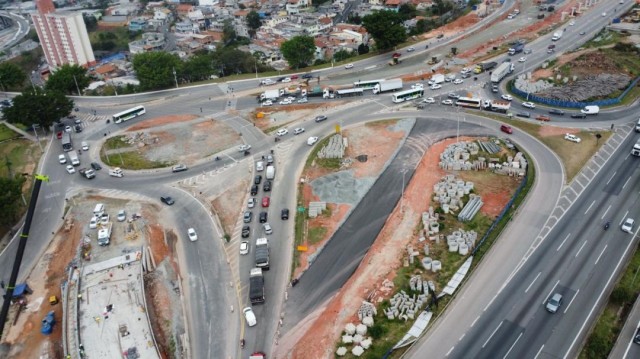 Obras na Castello Branco provocam mudanças no tráfego no Trevo de Barueri