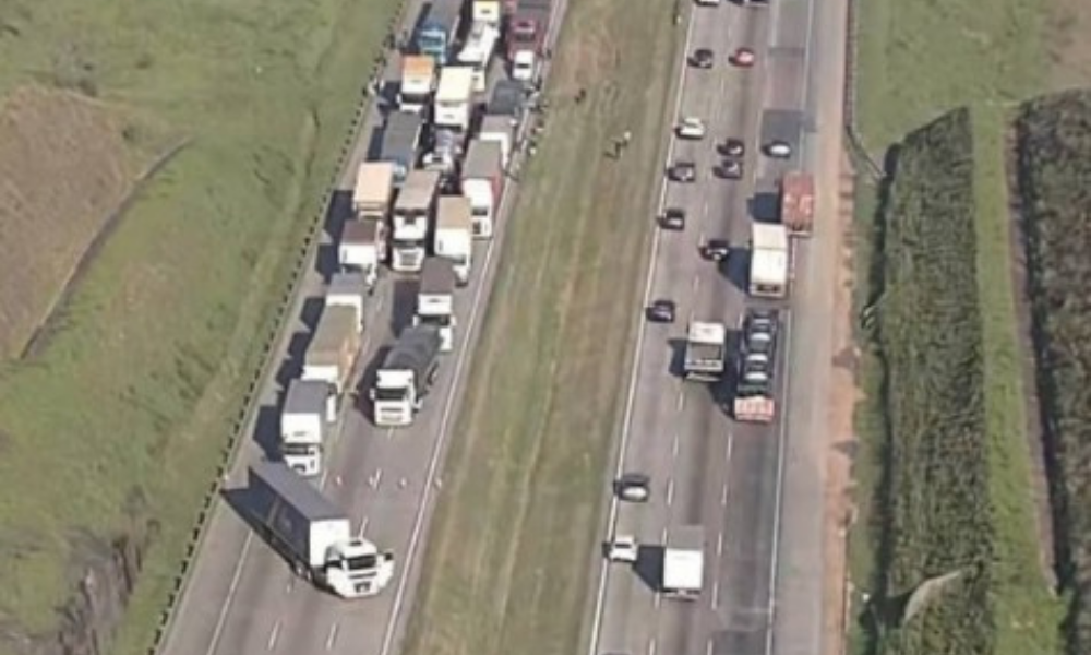 Ameaça de bomba bloqueia Rodoanel na altura de Itapecerica da Serra