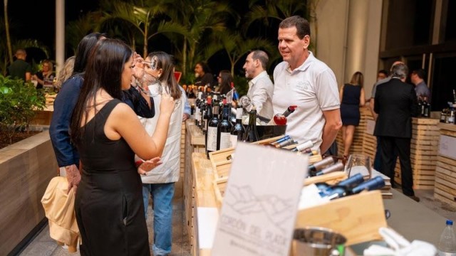 Iguatemi Alphaville recebe 12ª edição da Trilha do Vinho com rótulos premiados e descontos de Black