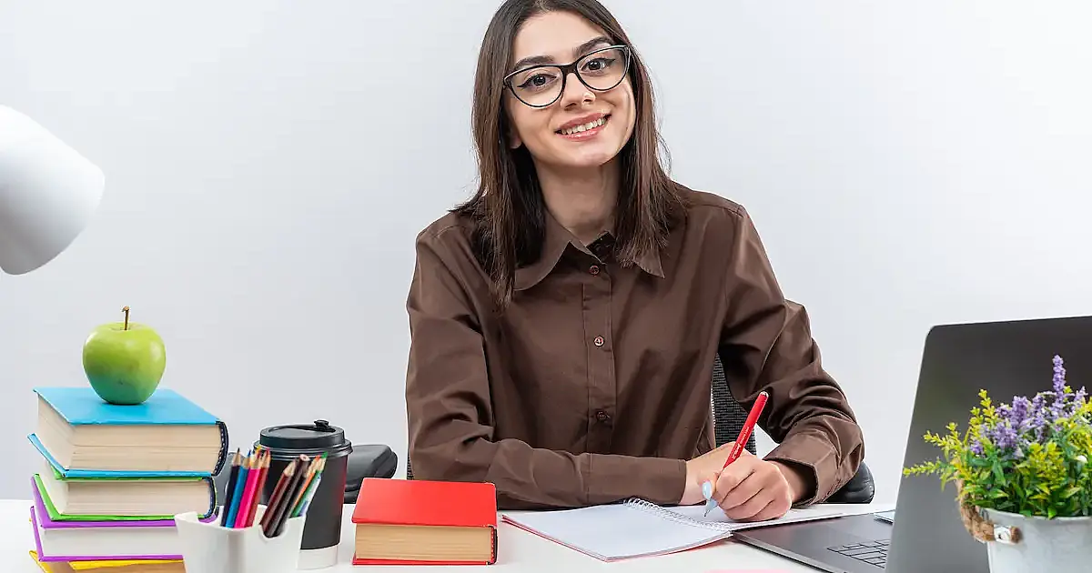 Piso nacional para funcionários das escolas públicas avança no Congresso e pode virar realidade em 2026