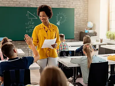 Professora em sala de aula.