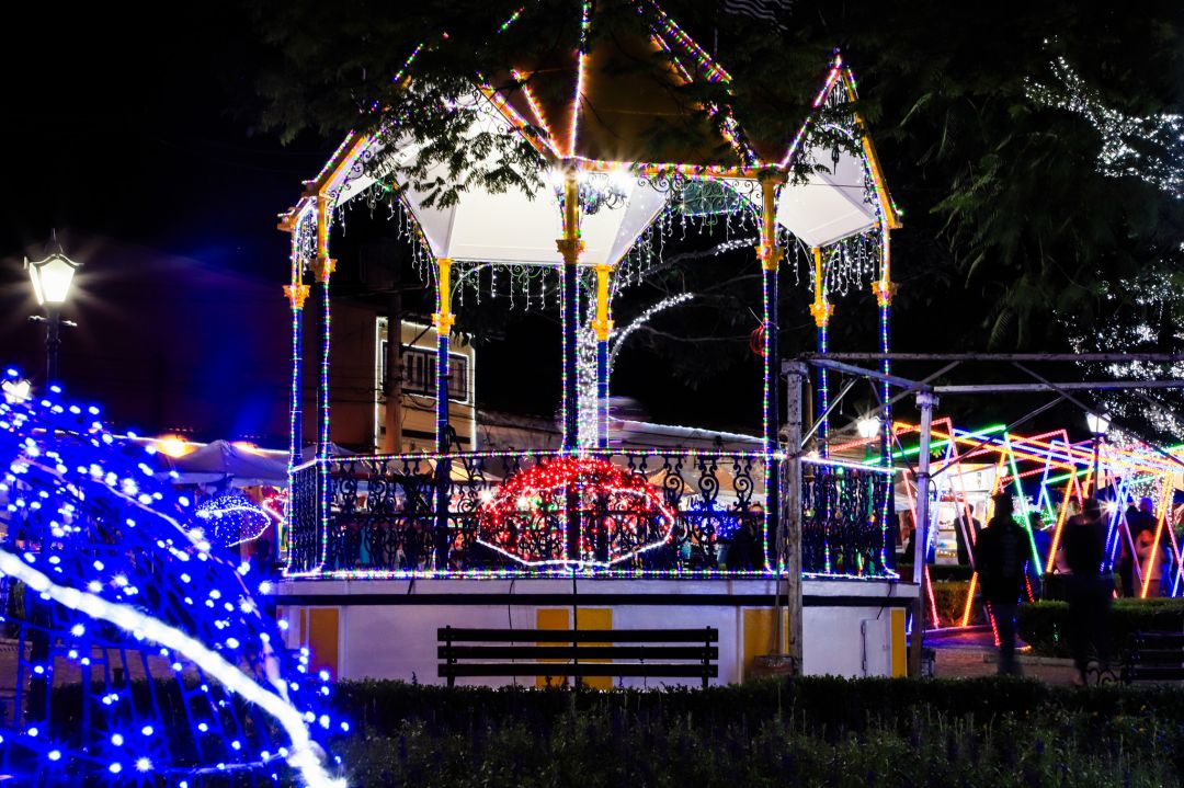 Santana de Parnaíba realiza o "Natal de Luz 2025" com mais de 700 mil lâmpadas, presépio articulado