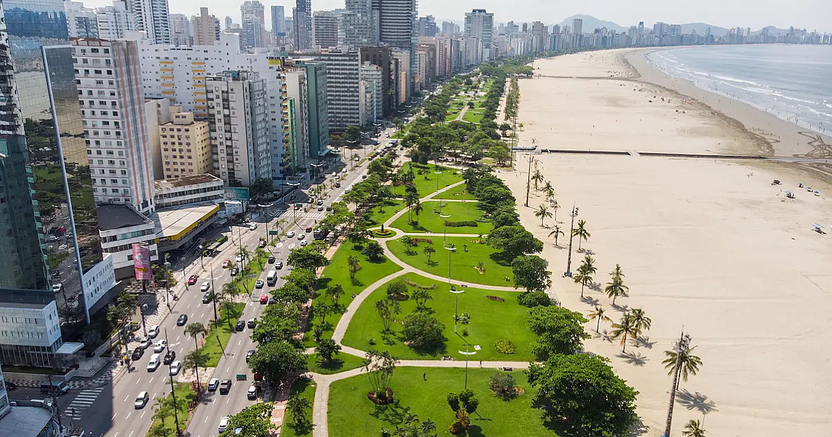 Descubra a "Praia Sem Fim": maior orla urbanizada do Brasil com 7km de extensão