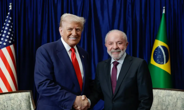 Trump parabeniza Lula e diz que negociações com Brasil prosseguem