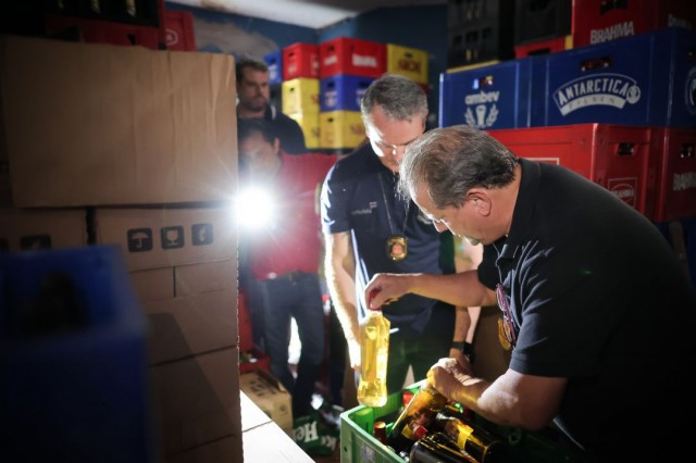 Fiscalização do Governo de SP fecha comércio em Barueri por possível uso de metanol