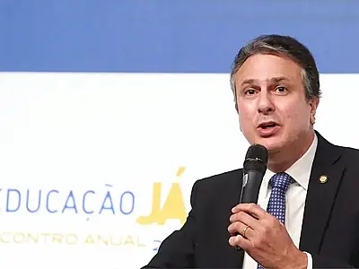 Camilo Santana, ministro da Educação.