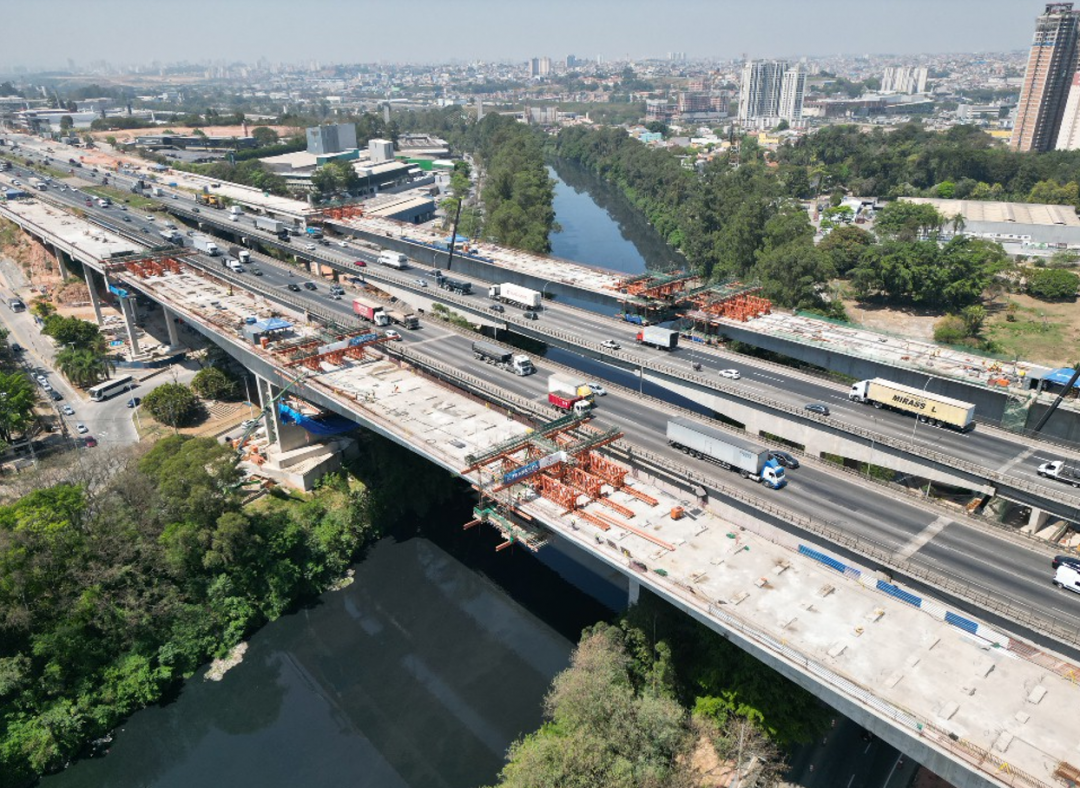 “Beijo” na Ponte Guilherme de Almeida marca avanço das obras na Castello Branco em Barueri