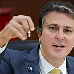 Piso dos professores em 2026 divide estados e preocupa categoria com possíveis atrasos