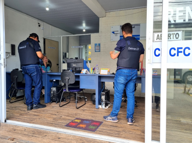 DETRAN-SP cassa licença de autoescolas em Barueri e Santana de Parnaíba