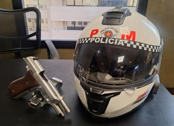 Homem é desarmado pela PM após ameaçar funcionário em centro comercial de Alphaville