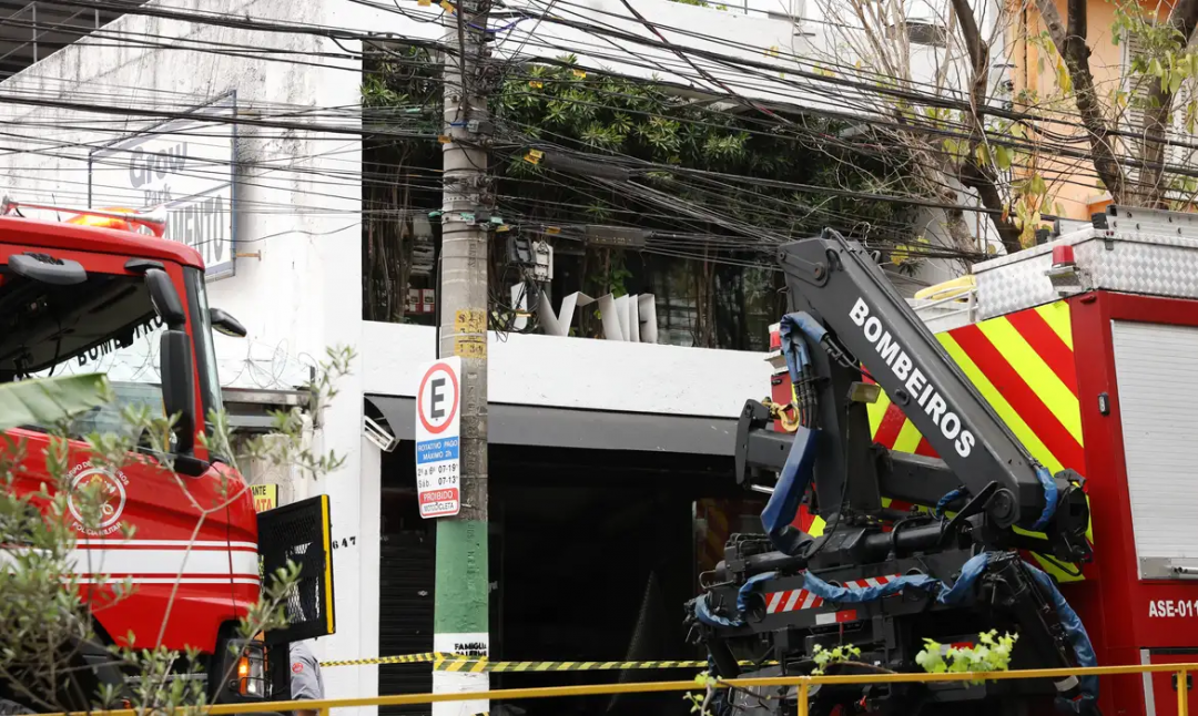 Bombeiros descartam explosão antes de desabamento em restaurante em SP