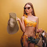 Moda Praia 2026: Elegância sem estampas chamativas