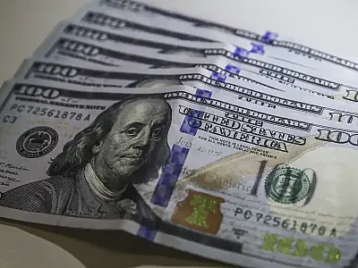O dólar comercial atingiu o menor patamar em 21 meses, fechando a R$ 5,188, enquanto o Ibovespa renovou máximas históricas nos 186 mil pontos.