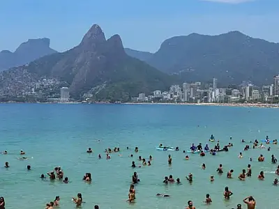 Faltando poucas semanas para o Carnaval 2026, o Rio de Janeiro aparece como o destino mais buscado do Brasil.