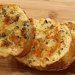 Nunca mais coma pão amanhecido: transforme em delícia de hotel