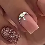 Unhas quadradas dominam tendência em 2026