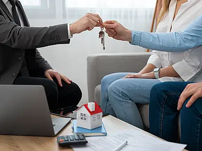 Descubra como o fim do aluguel permite que inquilinos se tornem proprietários via arrendamento com opção de compra.