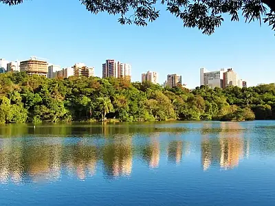 Maringá, a cidade brasileira onde qualidade de vida se destaca por ruas largas e arborizadas.