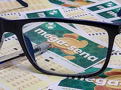 A Mega-Sena realiza o concurso 2977 nesta quinta-feira (26) com prêmio estimado em R$ 130 milhões.