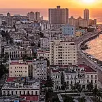 Bloqueio dos EUA leva sistema de saúde de Cuba à beira do colapso e agrava crise humanitária na ilha