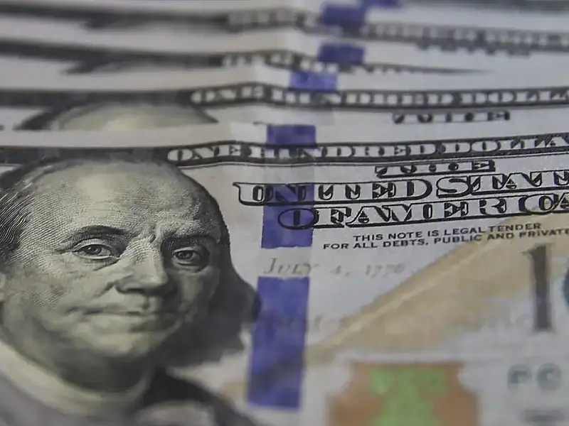 Dólar fecha a R$ 5,16 após ofensiva de Israel e EUA ao Irã e tensão no Estreito de Ormuz