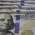 Dólar fecha a R$ 5,16 após ofensiva de Israel e EUA ao Irã e tensão no Estreito de Ormuz