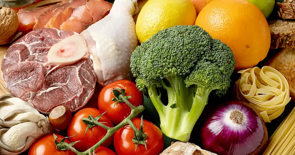 O erro mais comum na cozinha que pode causar intoxicação alimentar: pesquisa revela hábitos perigosos nos lares brasileiros e dicas da Anvisa para evitar riscos