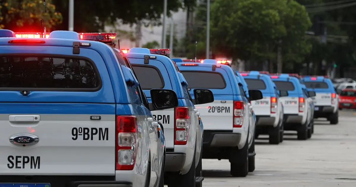 Polícia Militar realiza operação no Complexo da Maré com 200 agentes e blindados contra tráfico e roubos