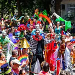 Carnaval 2026 no Rio: 56 blocos desfilam neste domingo (15) e cidade projeta 6,8 milhões de foliões na rua