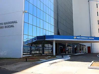 A nova tese da AGU obriga autor de feminicídio a ressarcir pensão do INSS, reforçando a responsabilização integral em casos de violência de gênero.