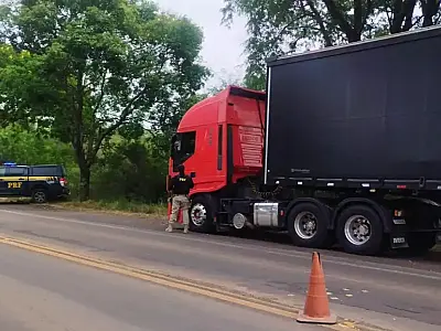 Polícia Rodoviária Federal flagra caminhoneiro de 27 anos transportando adolescente de 15 anos sem documento exigido na BR-290.