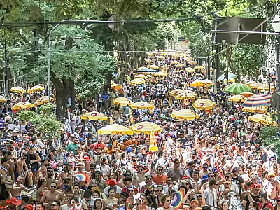 Carnaval de SP na terça-feira gorda traz Galo da Madrugada, Cerca Frango e Carna Black em ritmo animado