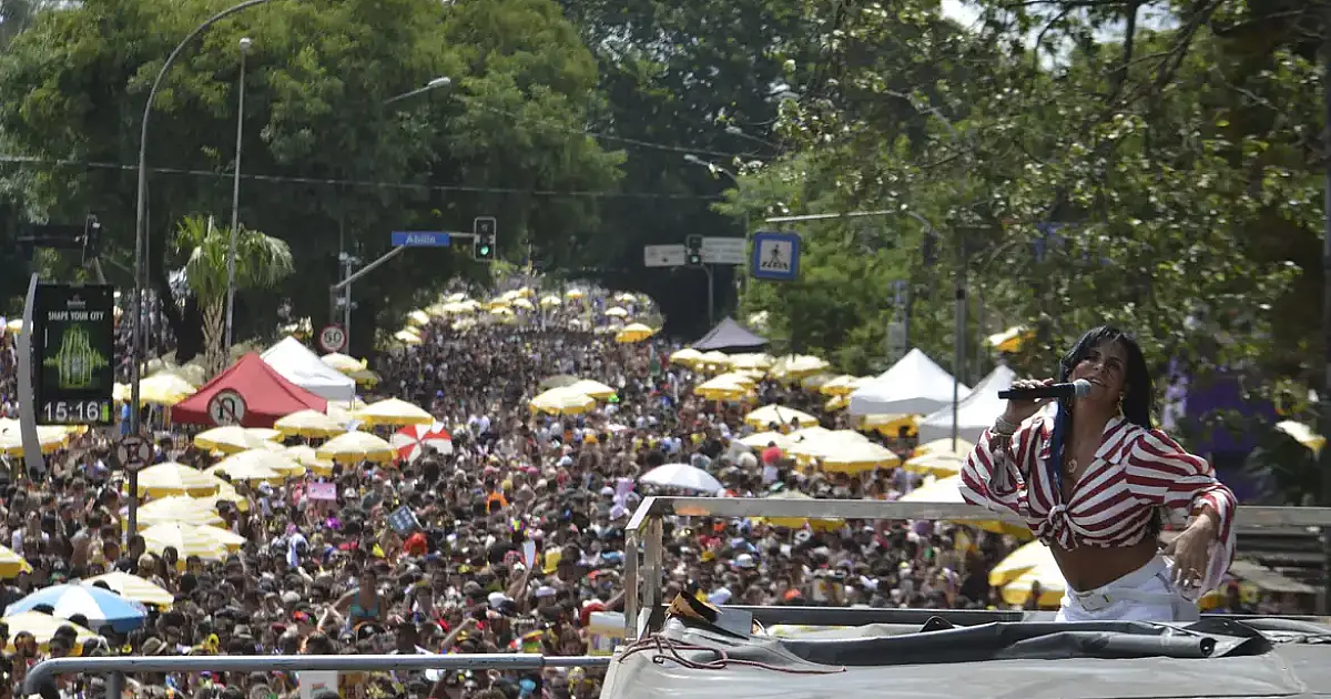Agrada Gregos com Gloria Groove anima megablocos de carnaval em São Paulo neste sábado 14