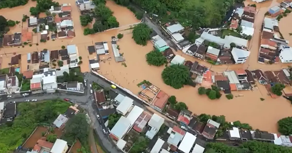 Homem soterrado sobrevive por uma hora e meia graças à ação de amigo em Juiz de Fora durante chuvas