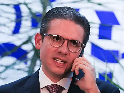 A PEC 8/25, de Erika Hilton, foi enviada à CCJ pela Câmara. Medida busca reduzir jornada para 36 horas semanais e extinguir escala 6x1.