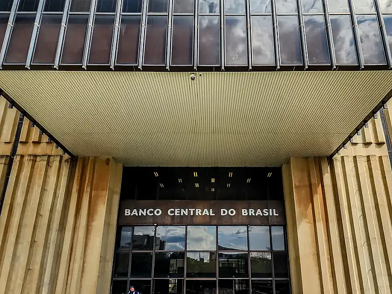 Banco Central fecha 2025 com prejuízo de R$ 119,97 bilhões; entenda o papel do dólar, reservas e a relação com o Tesouro