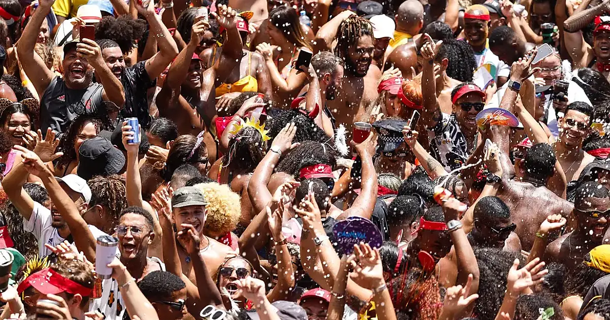 Bailes da Cinelândia agitam centro do Rio com shows gratuitos e concursos de foliões no Carnaval 2026