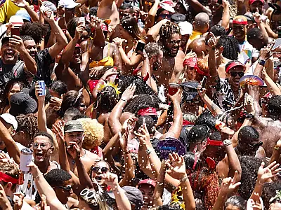 Bailes da Cinelândia agitam centro do Rio com shows gratuitos e concursos de foliões no Carnaval 2026
