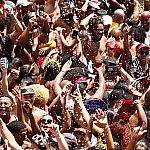 Bailes da Cinelândia agitam centro do Rio com shows gratuitos e concursos de foliões no Carnaval 2026