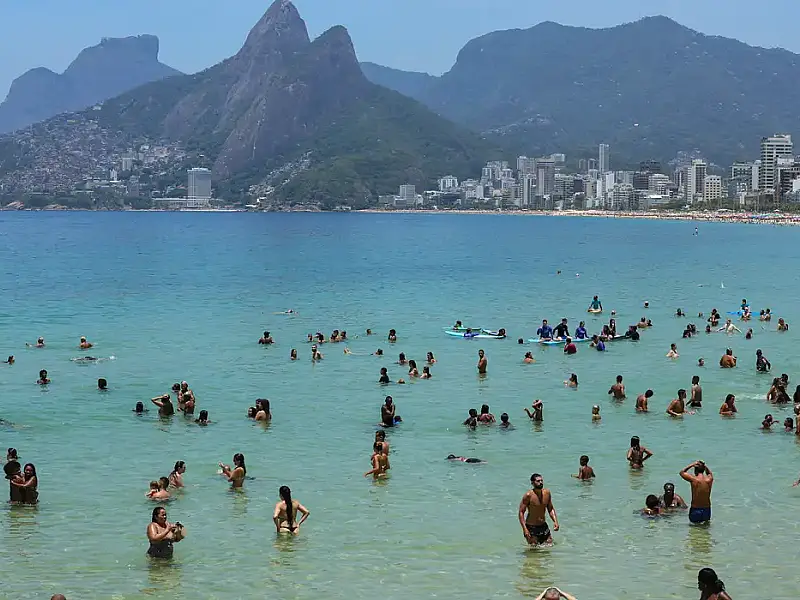 Salva-vidas resgatam 453 pessoas de afogamento no litoral do Rio durante o Carnaval 2026