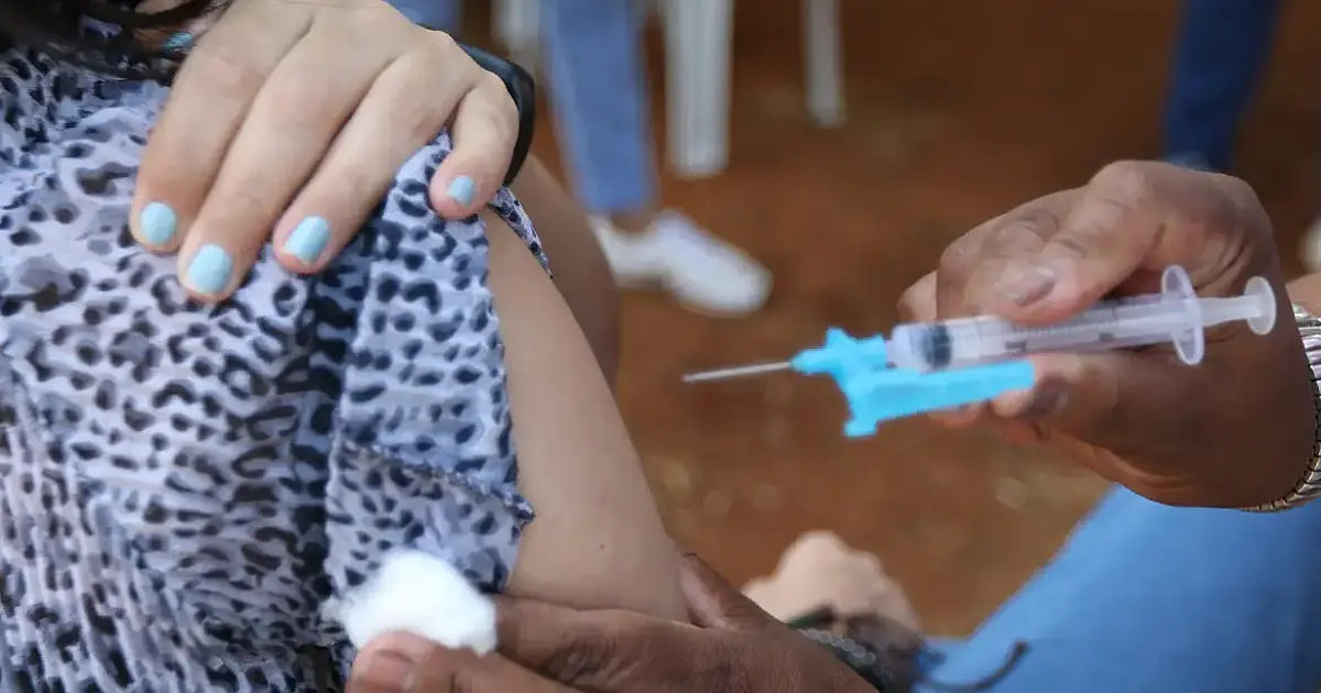 Cobertura vacinal contra HPV chega a 95,81% em 2025 e reforça proteção contra cânceres e verrugas genitais