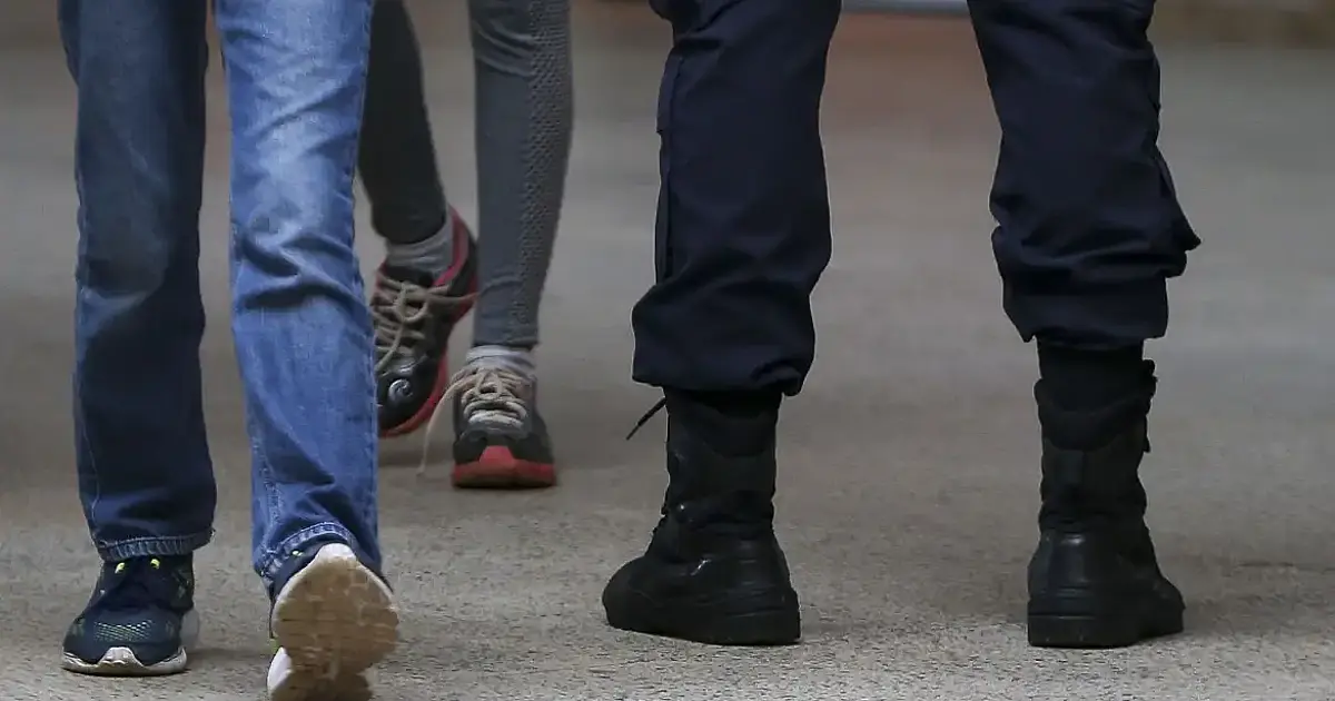 Justiça suspende regras de escolas cívico-militares em SP por violação à legalidade e discriminação