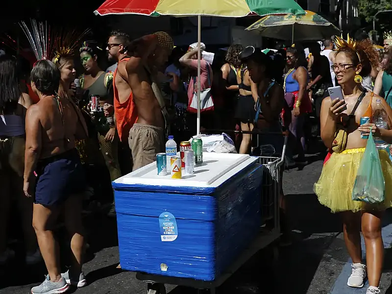 Como se prevenir de golpes financeiros no carnaval 2026 e curtir a folia com segurança